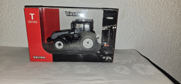 Valtra T brilliant schwarz metallic