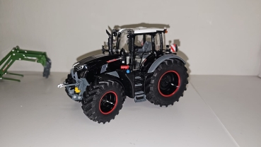 Fendt 728 schwarz mit schwarzen Felgen