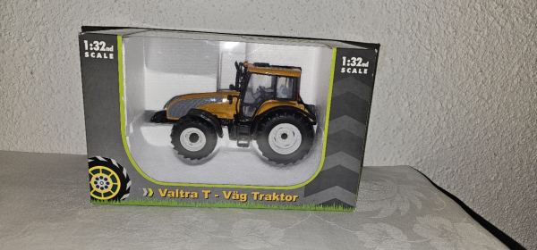 Valtra T-VÄG Traktor