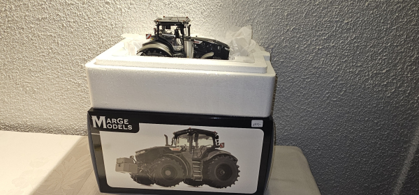 Claas Axion 9.450 black