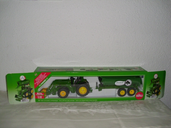 John Deere mit Frontlader und Anhänger