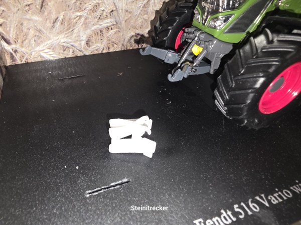 Bausatz Fronthydraulik für Fendt 516 von Universal Hobbies